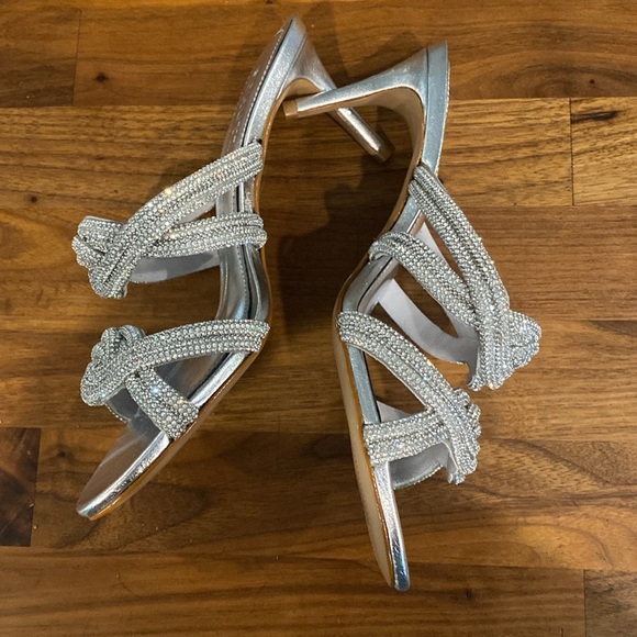Schutz Jocelyn Mule Leather Glitter Silver Sandal size 7 NEW - Picture 9 of 10